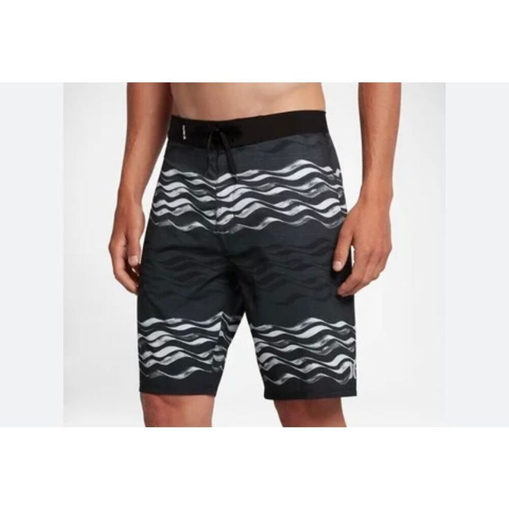 Hurley men’s phantom black and gray swim board shorts wave pattern, 33